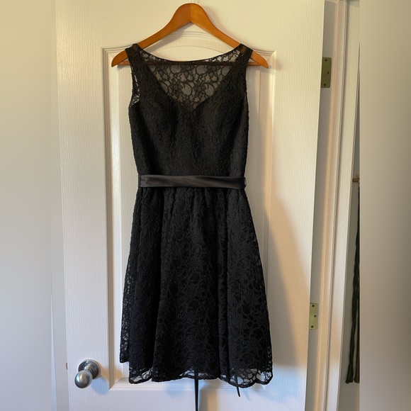 MoriLee Black Lace Dress, Size 10 (fits like a true 4) - Picture 1 of 4